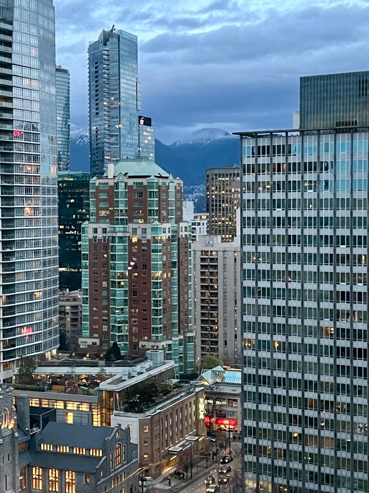 Apartamento Stunning Skyline Views In A Cozy And Stylish Abode Vancouver Exterior foto